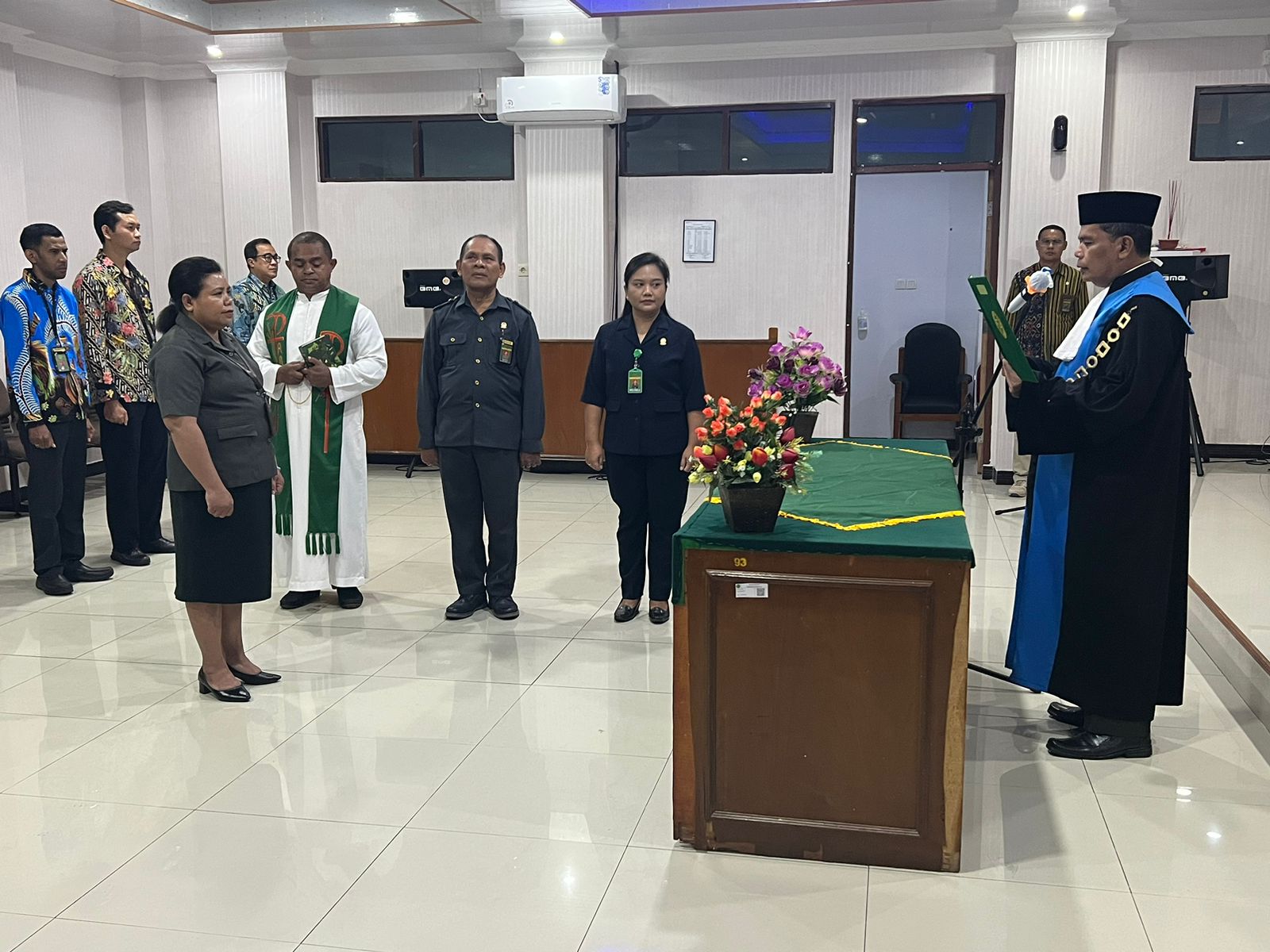 Pelantikan dan Pengambilan Sumpah Jabatan, Ibu Engeltrudis F. Y. Muti, S.H. sebagai Panitera Pengganti