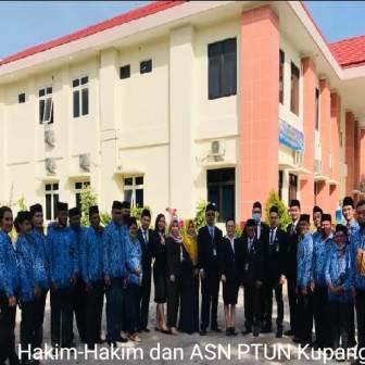 Foto bersama  Wakil Ketua, Hakim-hakim dan Para ASN PTUN Kupang setelah Upacara Hari Pahlawan  Tahun 2020